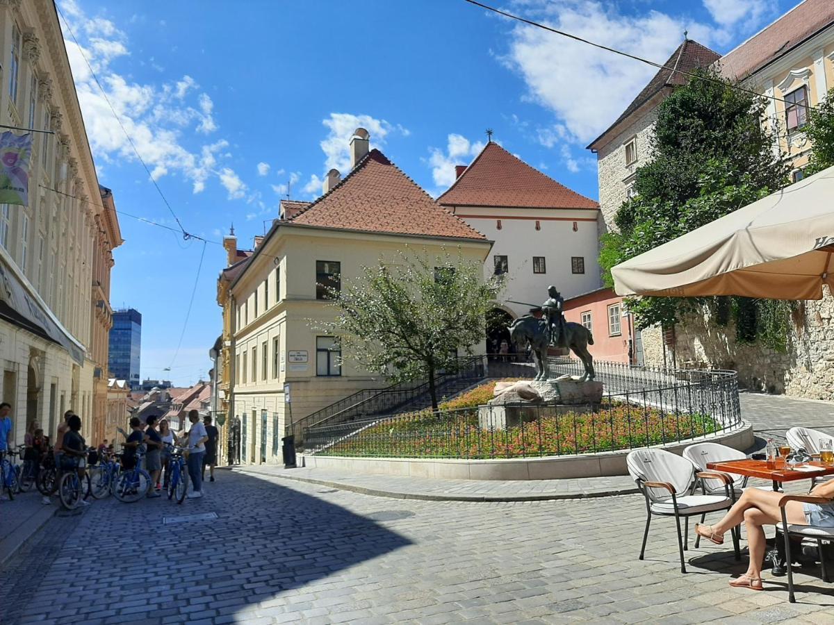 Apartment Azalea Zagreb Exteriör bild