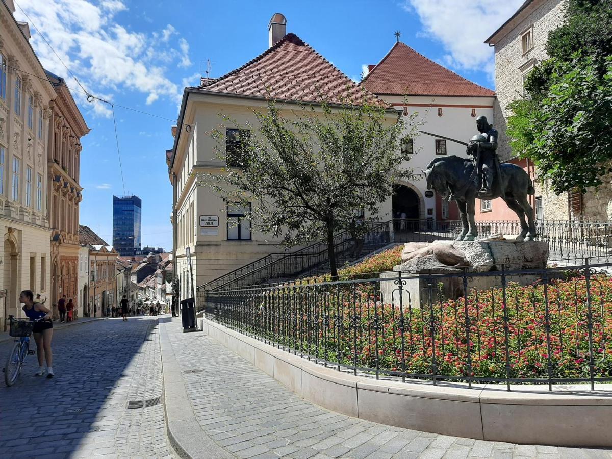 Apartment Azalea Zagreb Exteriör bild